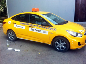 Фирменный цвет наклейки такси Максим в Красноярске